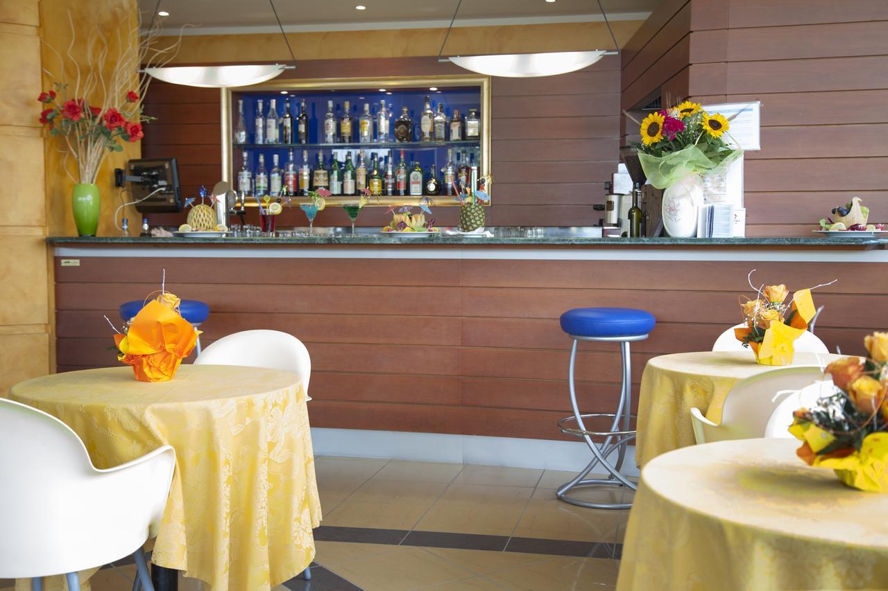 Hotel Atlas Alba Adriatica Luaran gambar