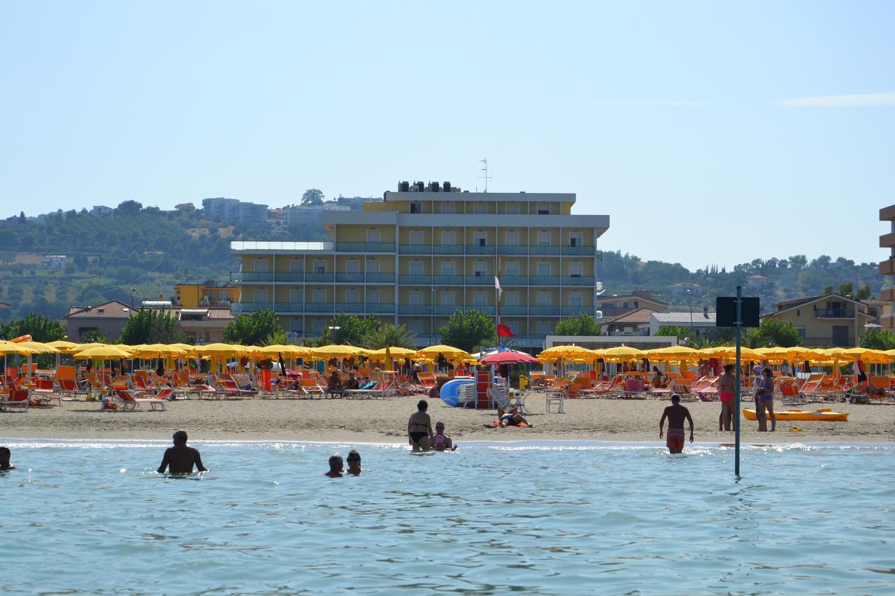 Hotel Atlas Alba Adriatica Luaran gambar