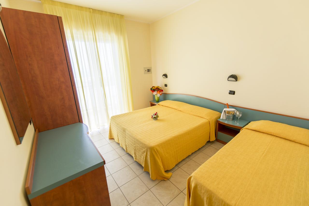 Hotel Atlas Alba Adriatica Luaran gambar
