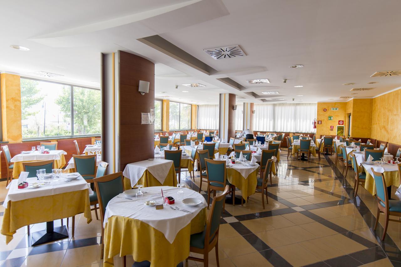 Hotel Atlas Alba Adriatica Luaran gambar