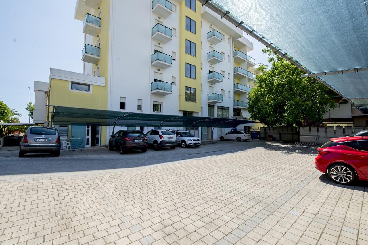 Hotel Atlas Alba Adriatica Luaran gambar